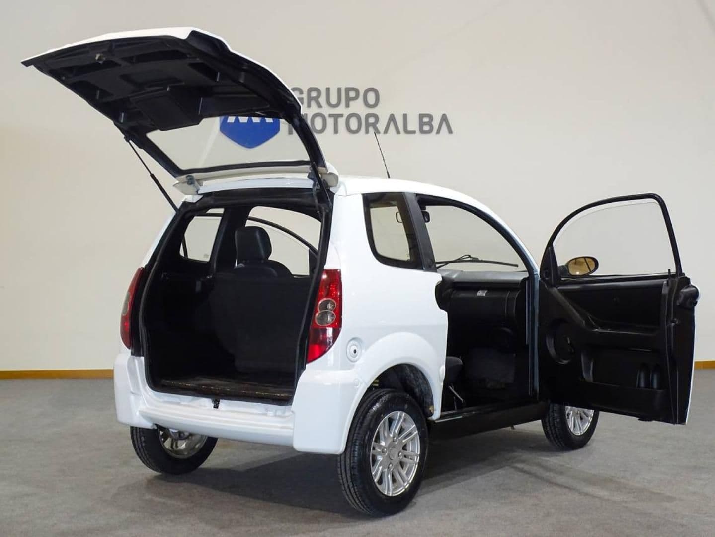AIXAM 400 BASE 400 CC 4kW ( 5.44CV ) - Imagen 5