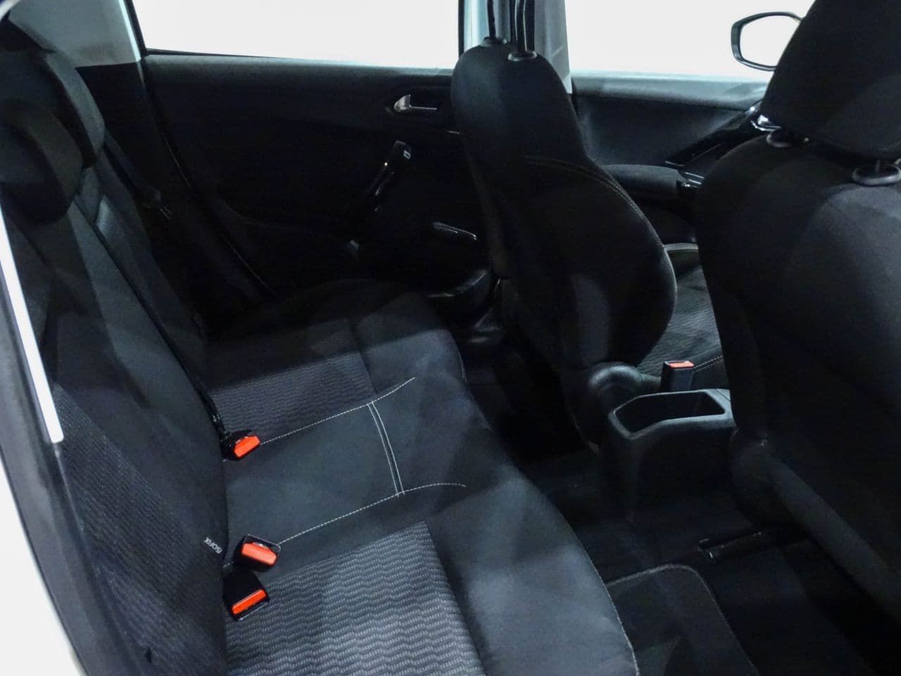 Peugeot 208 - Imagen 9