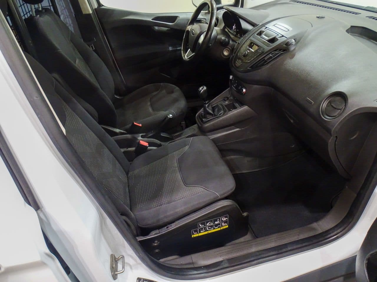 Ford Transit Courier - Imagen 9