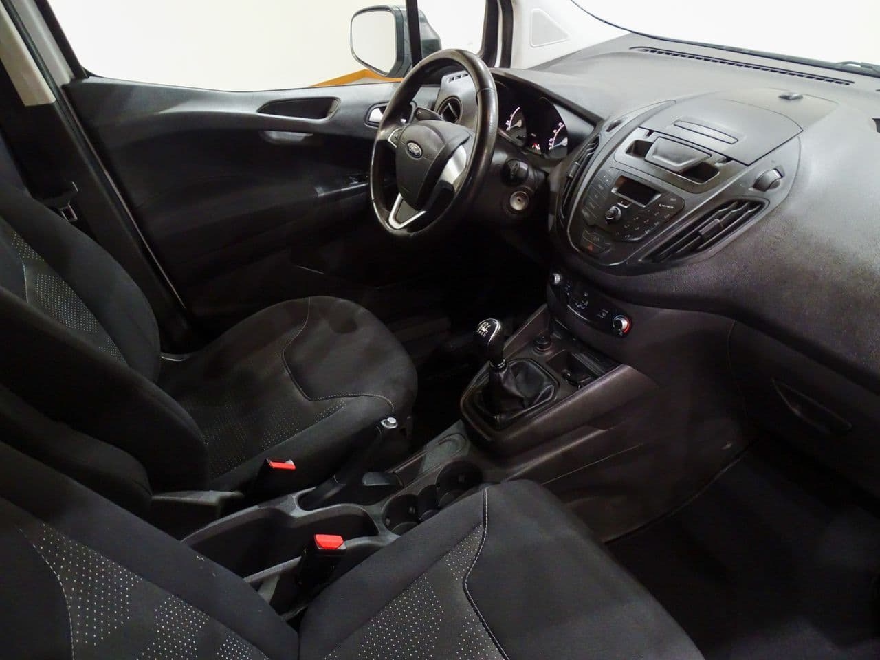 Ford Transit Courier - Imagen 10