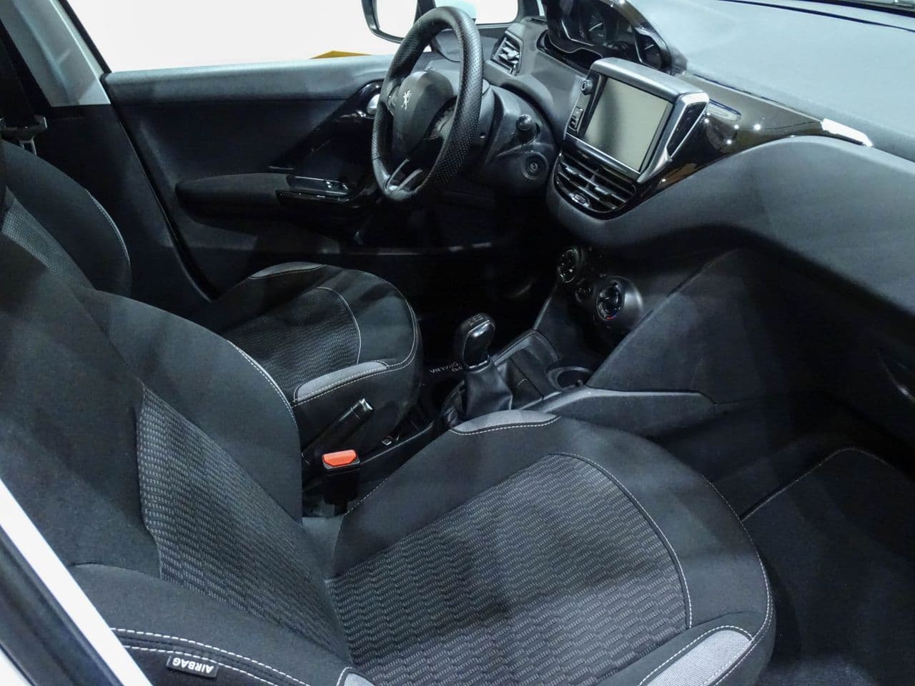 Peugeot 208 - Imagen 10